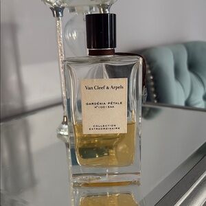 Van Cleef & Arpels Gardénia Pétale Perfume with Black Cap and Gold Hue